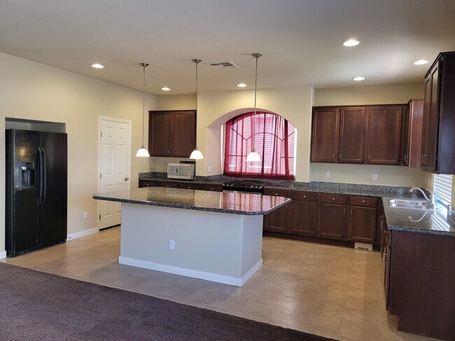 Building Photo - 6386 Tomahawk Mill Ct