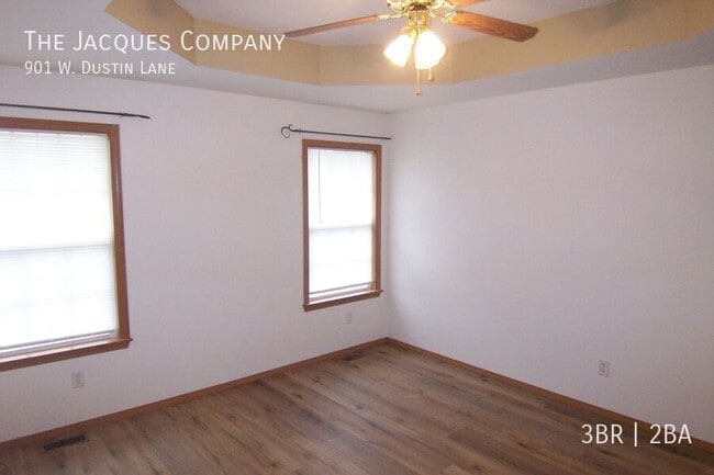 Building Photo - 901 W Dustin Ln