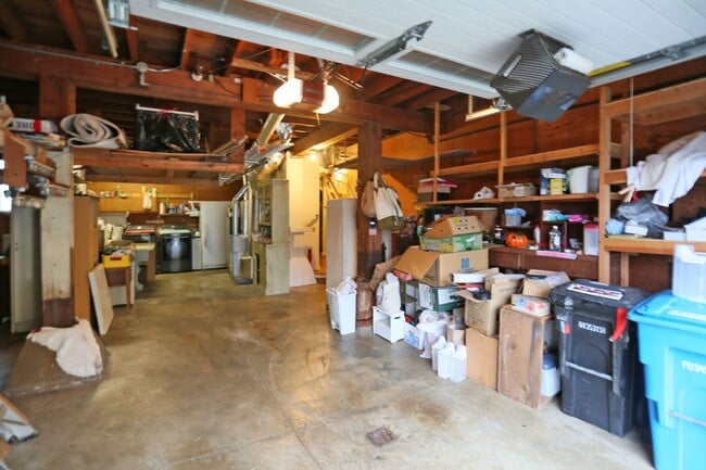 Building Photo - Spacious 2BR/1BA in Glen Park's Miraloma neighborhood, Shared Yard, Pets Considered, Garage (1 Ga...