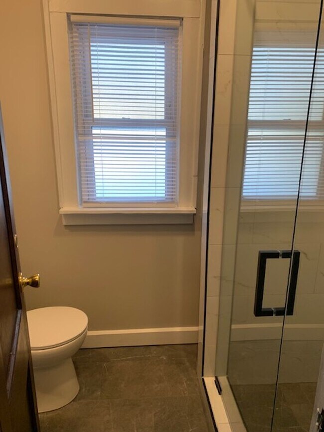Building Photo - Spacious 5-Bedroom, 2-Bath Home with Class...