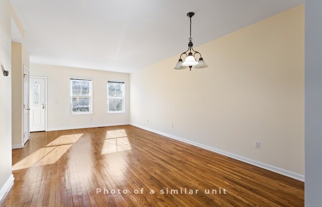 Building Photo - 13 Dolsen Pl