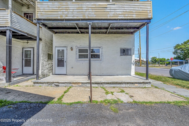 Building Photo - 1001 Washburn St