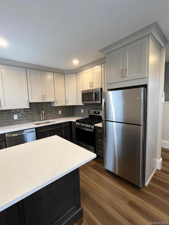 Building Photo - 19 Hudson Ter