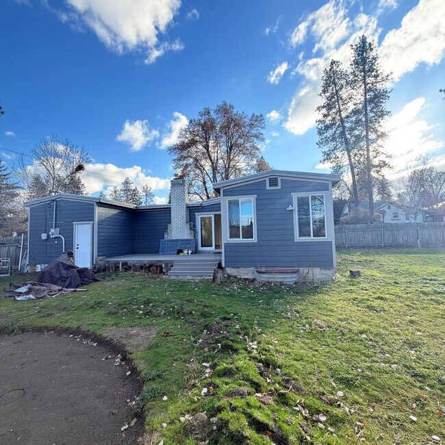 Building Photo - 3025 E 15th Ave