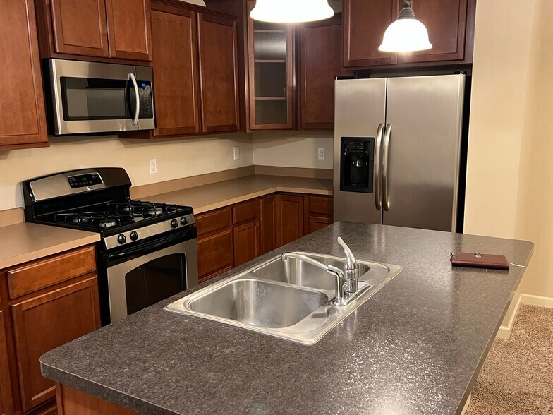 Building Photo - 15600 60th Ave N