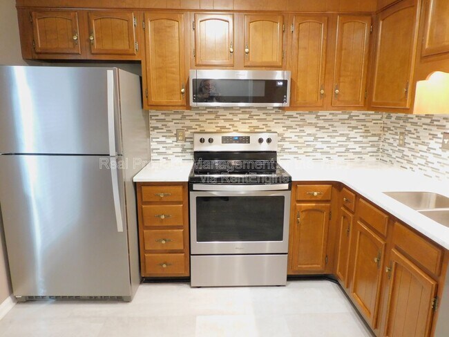 Building Photo - 2418 Cottage Pl