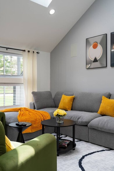 Building Photo - 4016 Eaton Dr