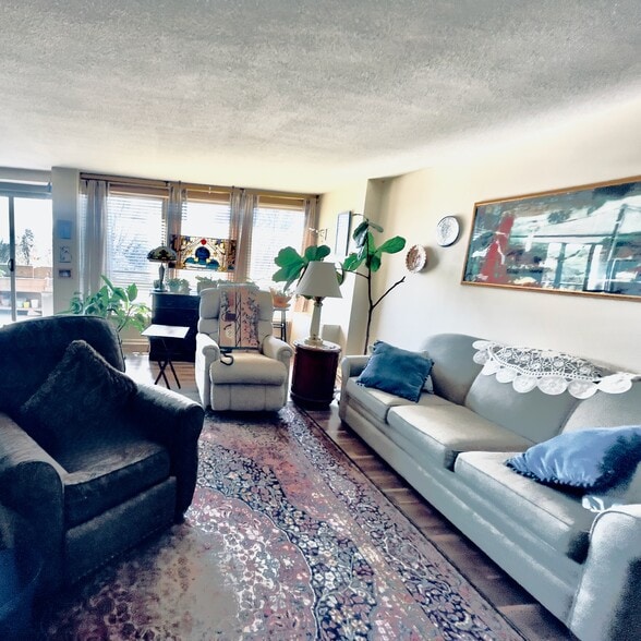 Building Photo - 1001 City Ave