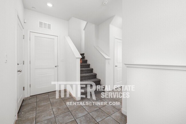 Building Photo - 4152 Rotor Ln