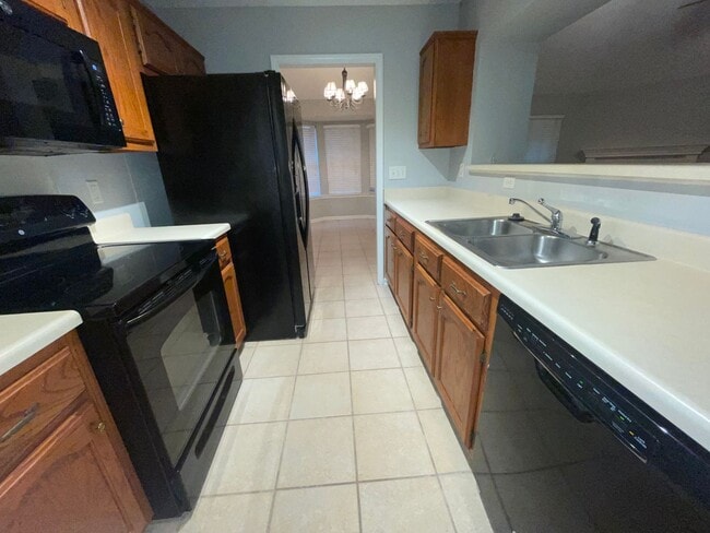 Building Photo - Leewood