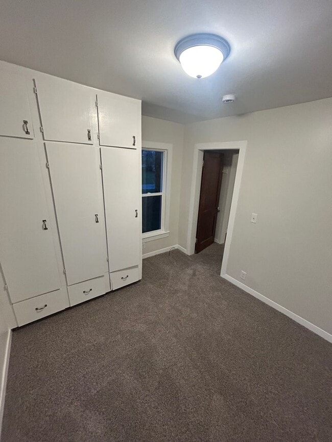 Building Photo - 270 W Pine St NE