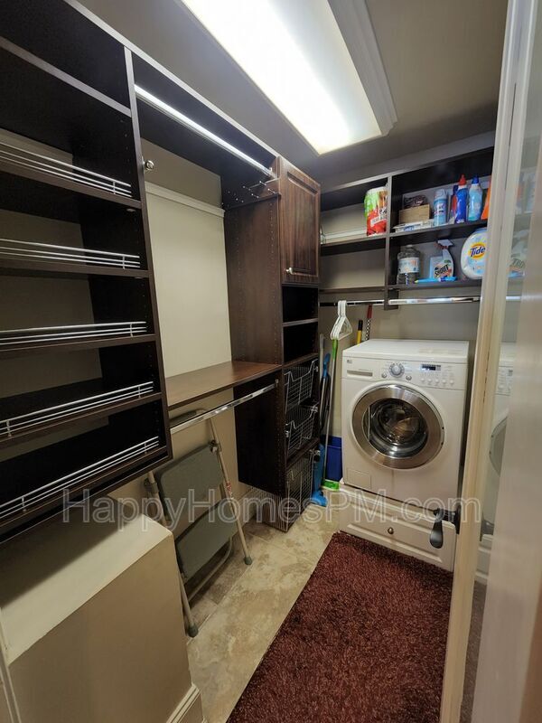 Building Photo - 350 King St