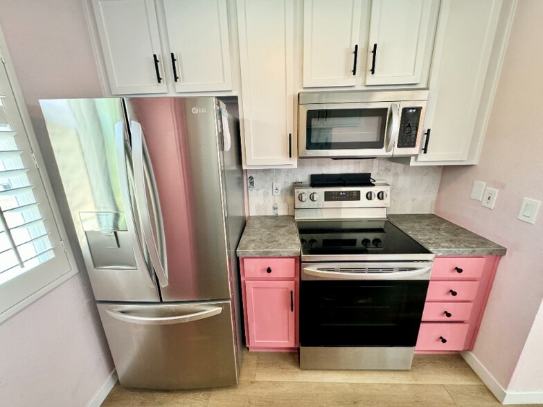 Building Photo - 4377 Wilson Ave