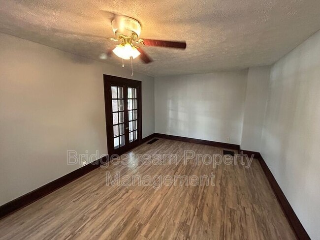 Building Photo - 51 S Sperling Ave