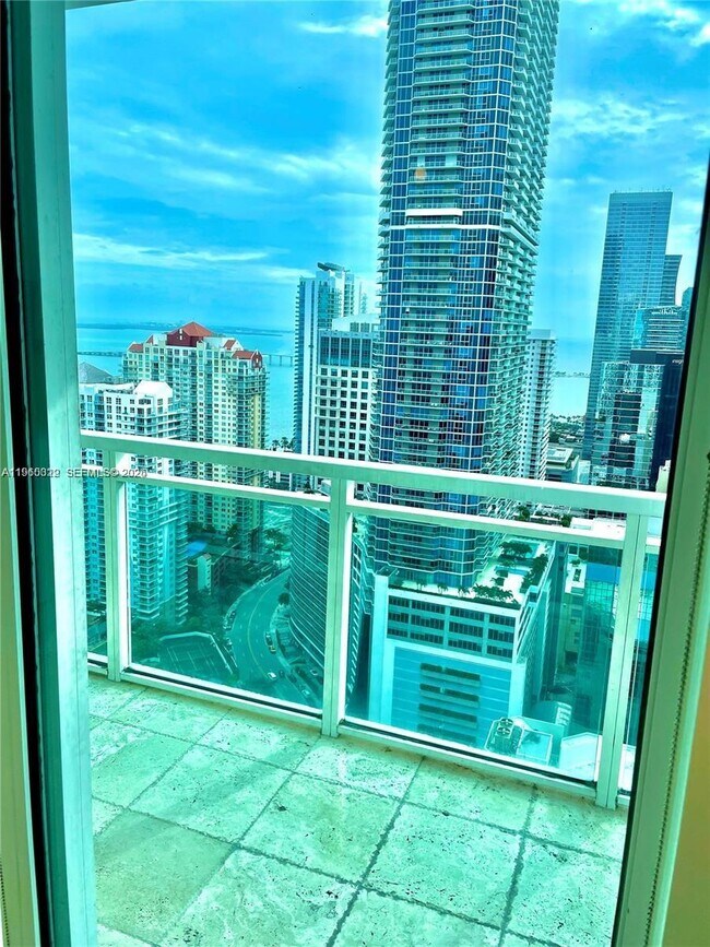 Building Photo - 950 Brickell Bay Dr