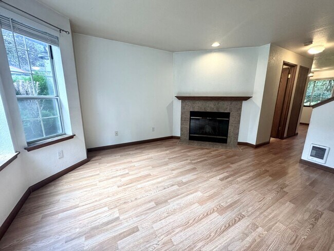 Building Photo - Prime Gig Harbor Location – Modern 2-Bedroom, 2-Bath Townhouse for Rent