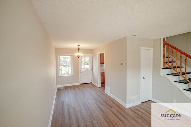 Building Photo - 5318 Patrick Henry Dr