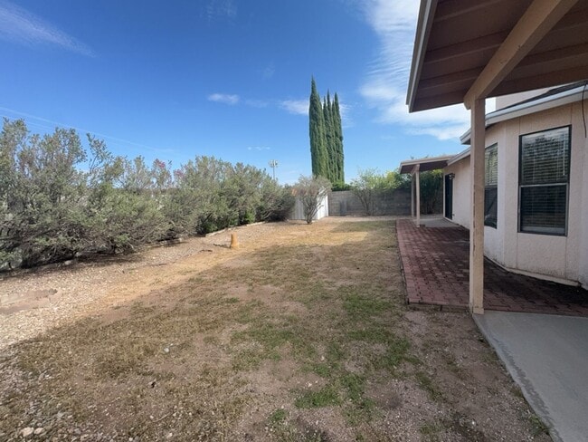 Building Photo - Great two story, 3 bedroom, 2.5 bath home