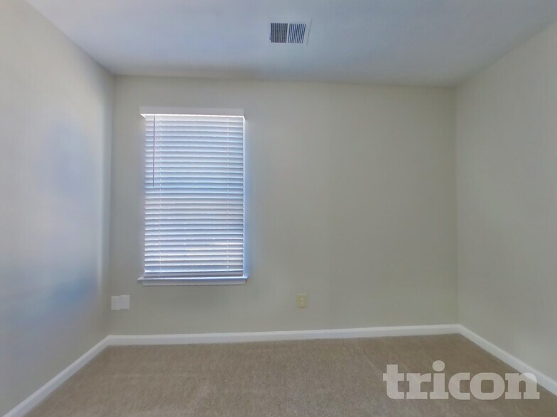 Building Photo - 2501 Sonoma Valley