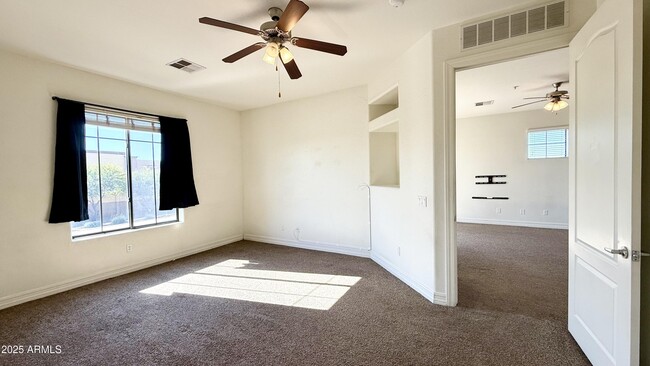 Building Photo - 1456 E 9th St