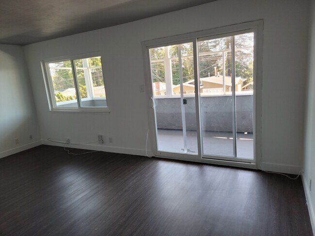 Building Photo - 3216 Delaware St