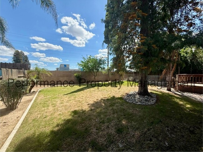 Building Photo - Stunning 3 Bed/2 Bath SW Bakersfield Home w/ RBP & $0 Deposit Option