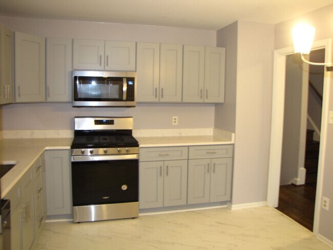 Building Photo - Renovated 4 level single family home in Ki...