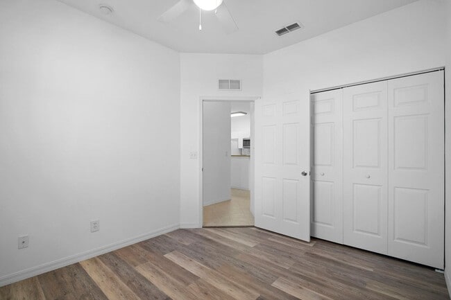 Building Photo - Beautiful 3-bedroom, 2-bathroom in Gated community located in Fort Myers