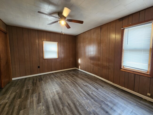 Building Photo - 403 9th Ave SW