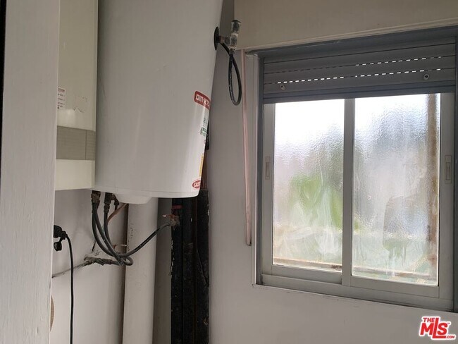 Building Photo - 10 Herzl Blvd