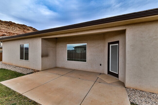 Building Photo - Comfort & Style: Spacious 3-Bed, PLUS LARGE OFFICE, 2-Bath Retreat in DESERT CANYON"