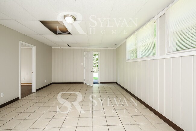Building Photo - Spacious 4 bedroom updated home!