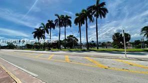 Building Photo - 5255 Collins Ave