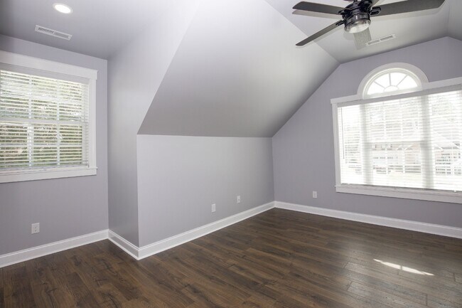 Building Photo - "Spacious and Inviting 2620 sq. ft. Home i...