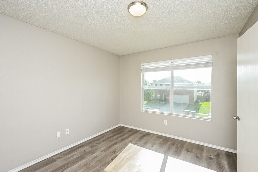 Building Photo - 8304 Cutter Hill Ave