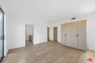 Building Photo - 13600 Burbank Blvd