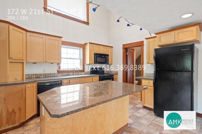 Building Photo - 172 W 21st St