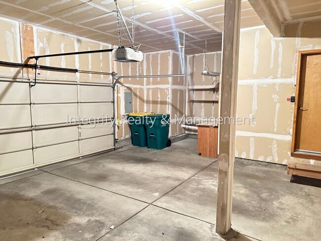 Building Photo - 3410 W 98th Dr