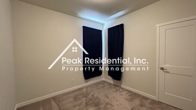 Building Photo - Newer 3bd/2.5ba West Sacramento Home with 2 Car Garage!