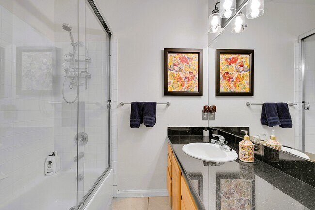 Building Photo - 28384 Kinnikinick Rd