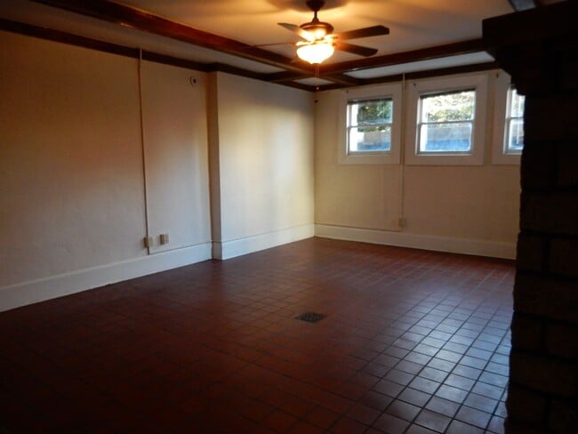 Building Photo - 1 BR Apt in Old SW; Utilities & Wi-Fi included!