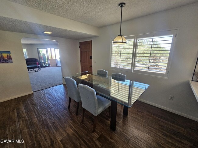 Building Photo - 615 Lakeview Dr