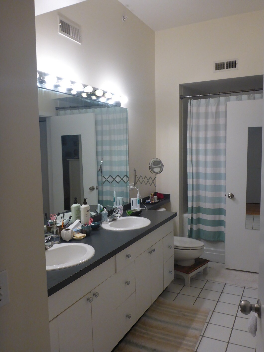 Building Photo - 165 N Canal St