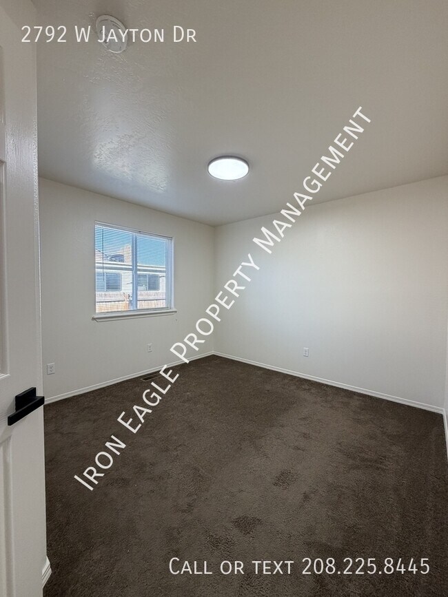 Building Photo - 2792 W Jayton Dr