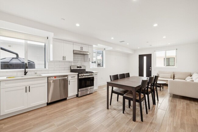 Interior Photo - MH 1326 W 35th Pl