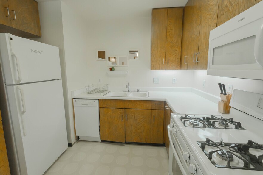 Building Photo - 207 3rd St