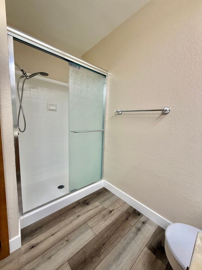 Building Photo - 2BD/2BA Condo in Gated Community | Private Balcony | Updated Interior - Santa Clara