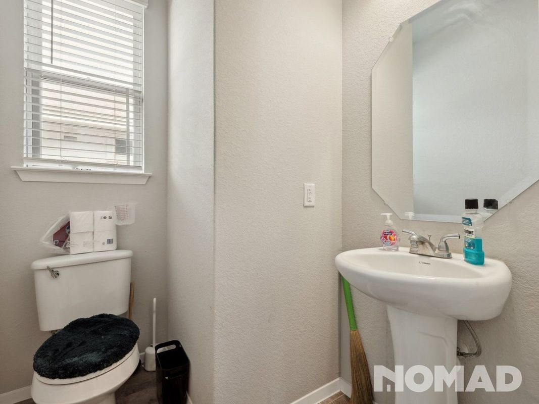 Building Photo - 101 Crescent St