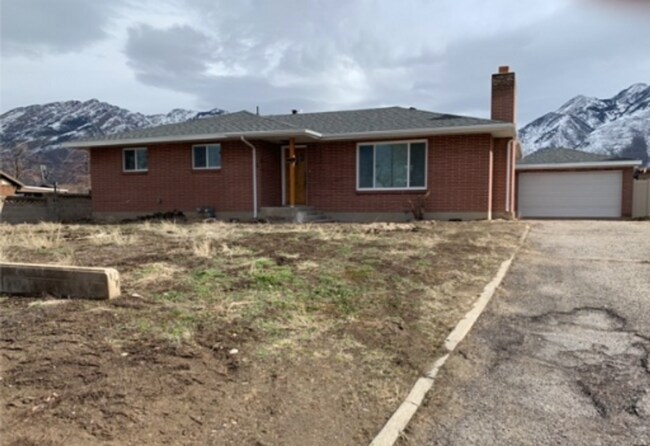 Building Photo - Beautifully Remodeled Cottonwood Heights Home!