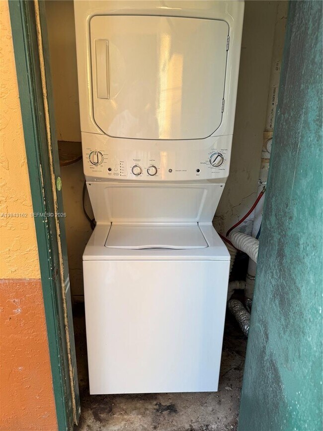 Building Photo - 10773 Cleary Blvd